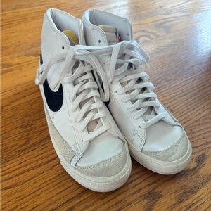 Nike Men’s Blazer Mid Top (like new)